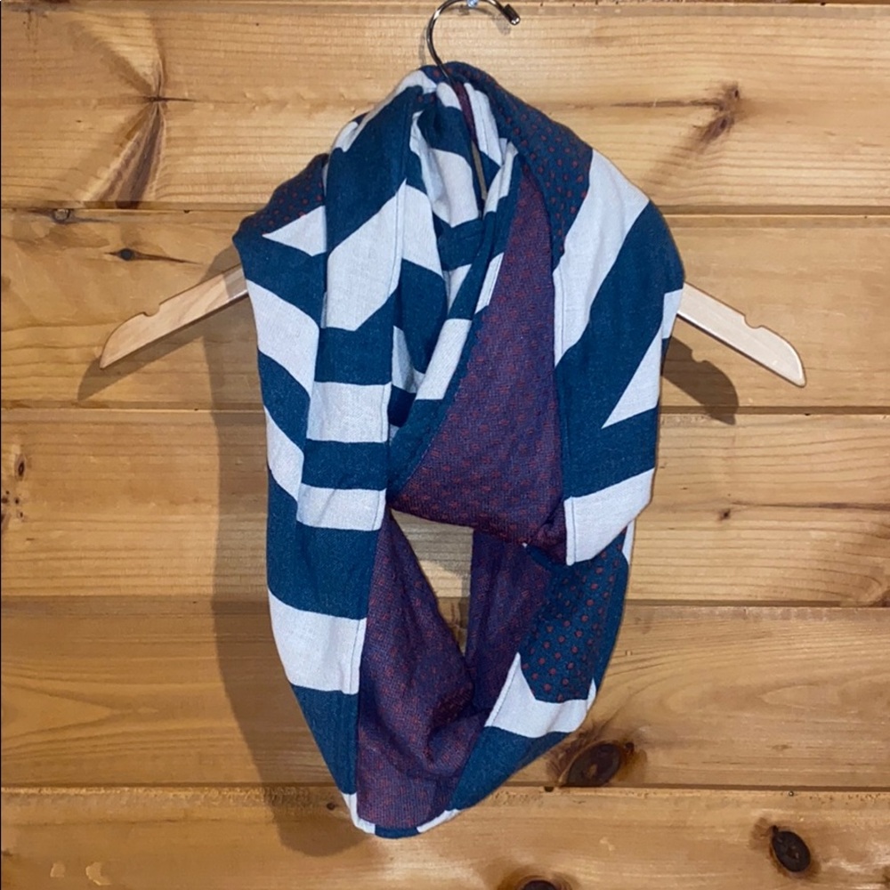 Stitch fix reversible navy tan infinity scarf